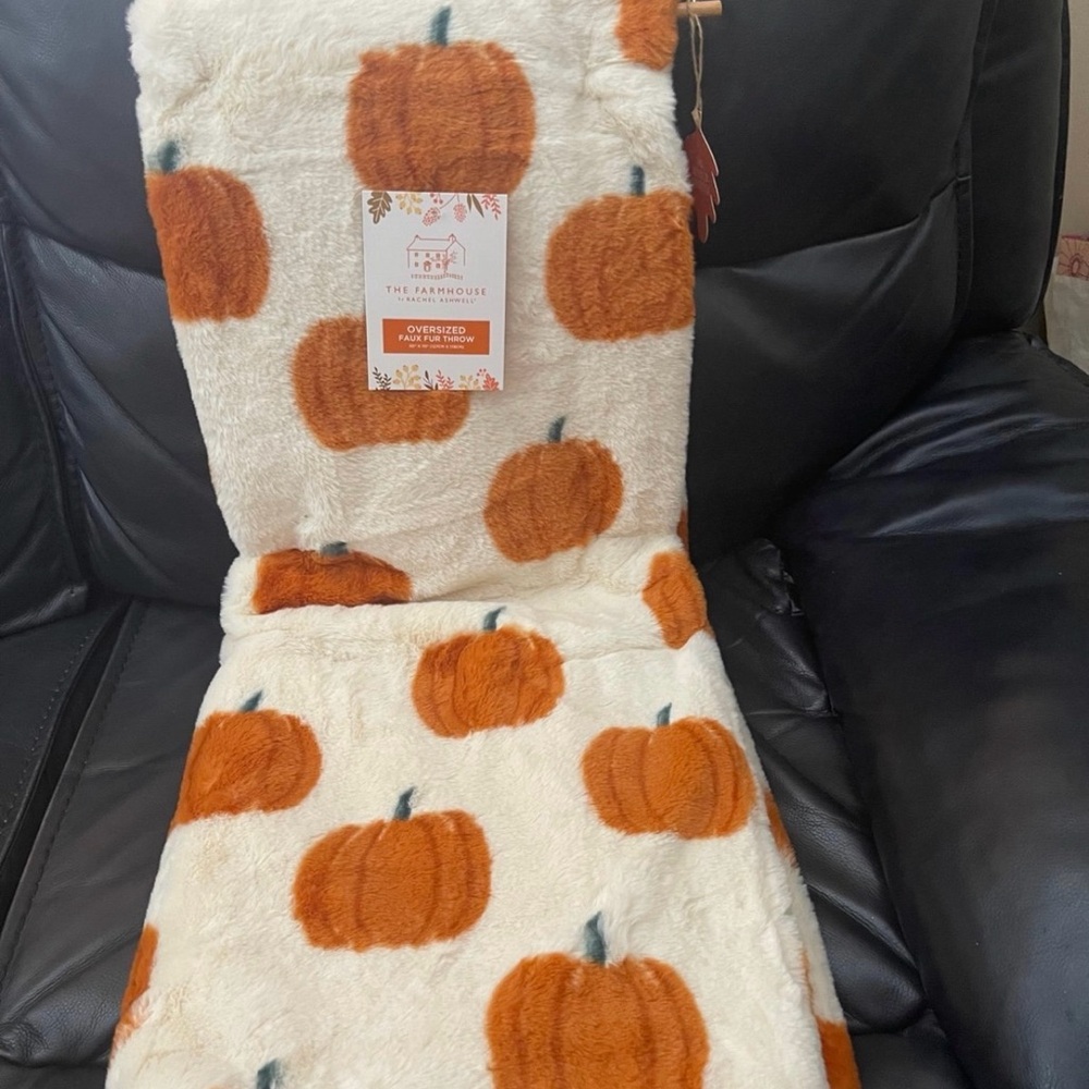 The Farmhouse by Rachel Ashwell Oversized Faux Fur Throw Fall - Orange Pumpkins